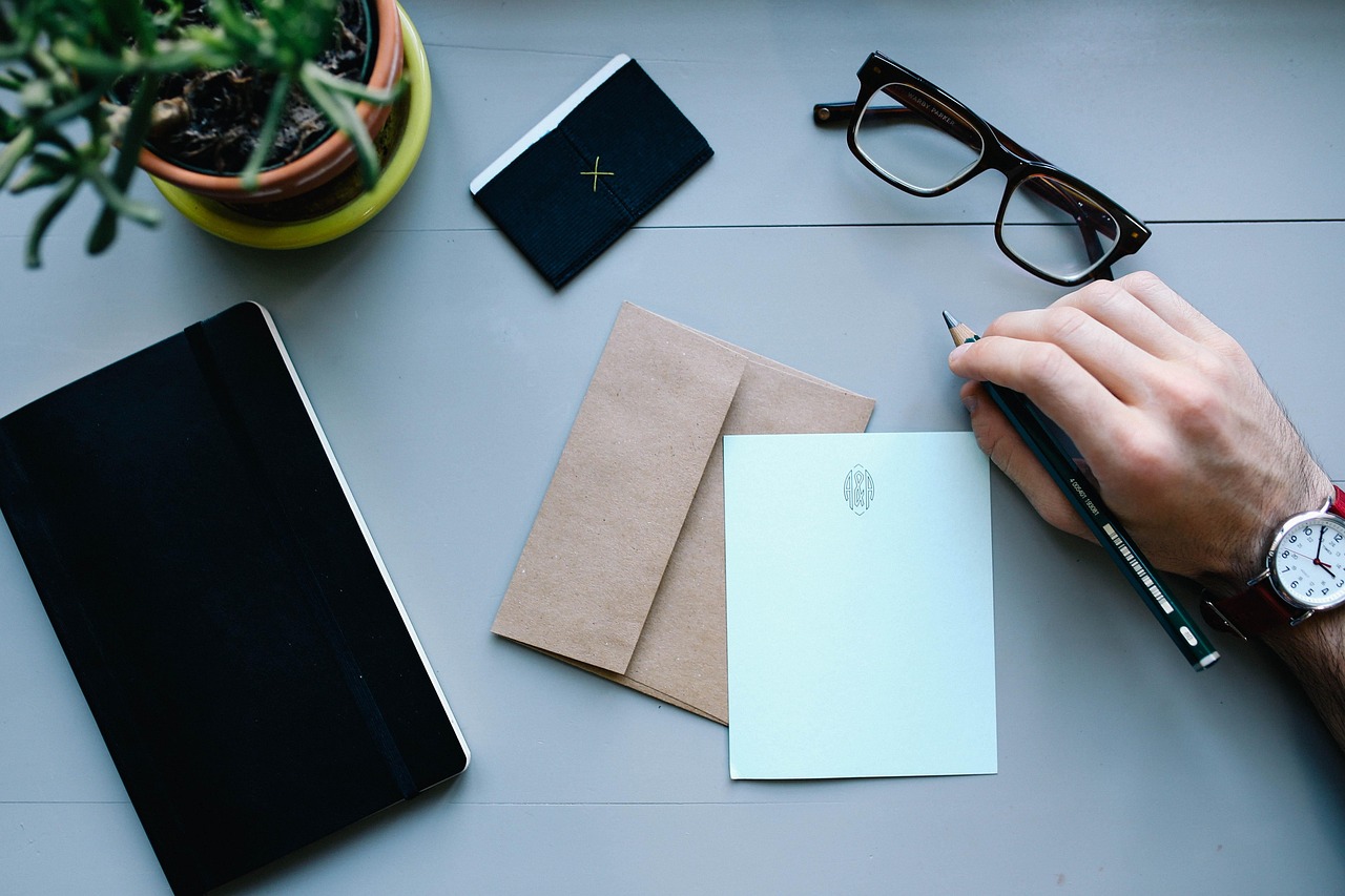 Como reiterar um email? Exemplos educados para cobrar resposta