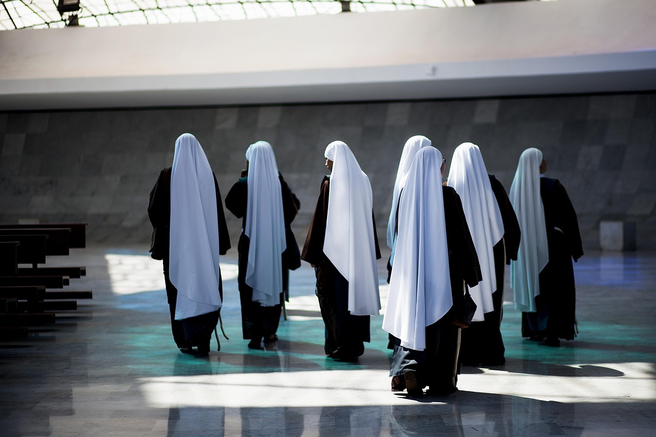 Quanto uma freira ganha? Descubra como funciona a vida religiosa