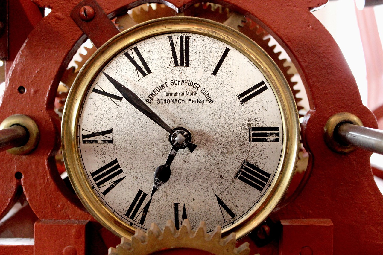 Quem entra às 7:30 sai que horas? Aprenda a calcular facilmente