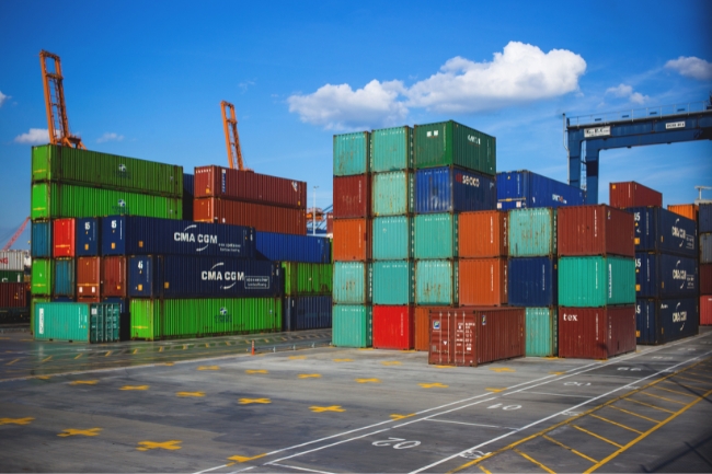 Economia na Construção: Por Que a Locação de Containers é a Melhor Opção