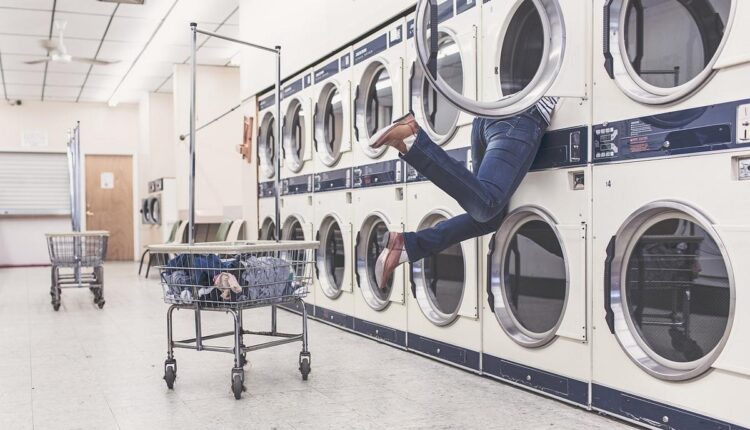 Vale a pena comprar uma lava e seca ou melhor levar na lavanderia?